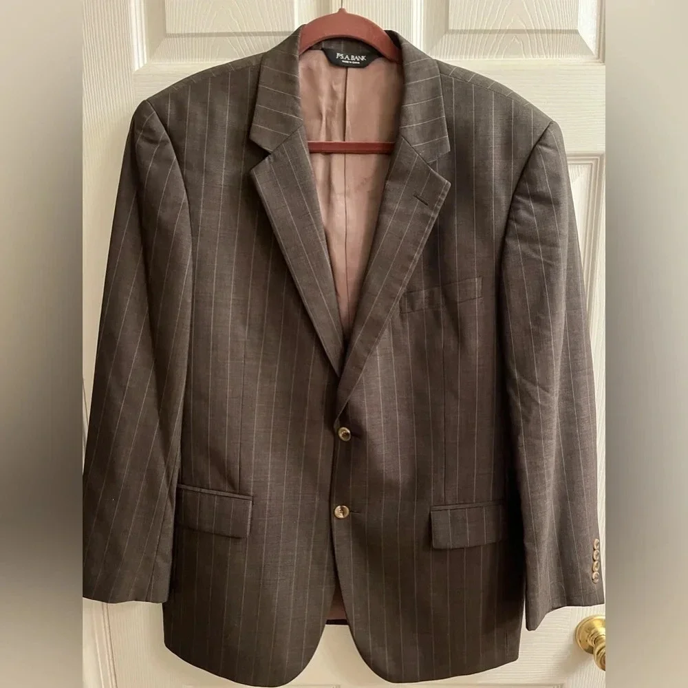 JOS A BANK~ SPORTS COAT~GRAY~43R